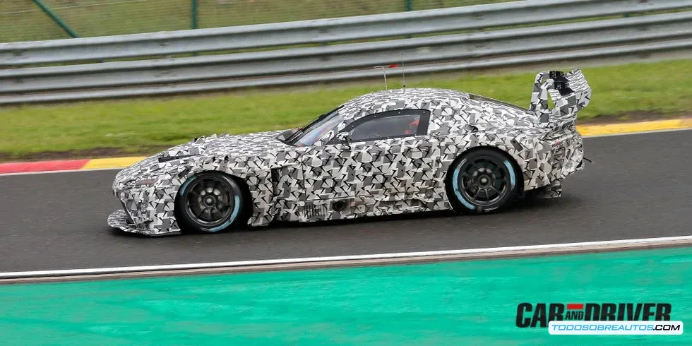 Toyota GR GT3 vista frontal - Diseño agresivo y aerodinámica del nuevo competidor GT3 de Toyota