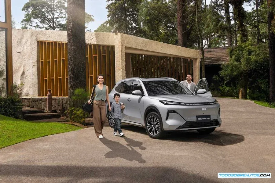 Interior del Geely EX5 EM-i 2026