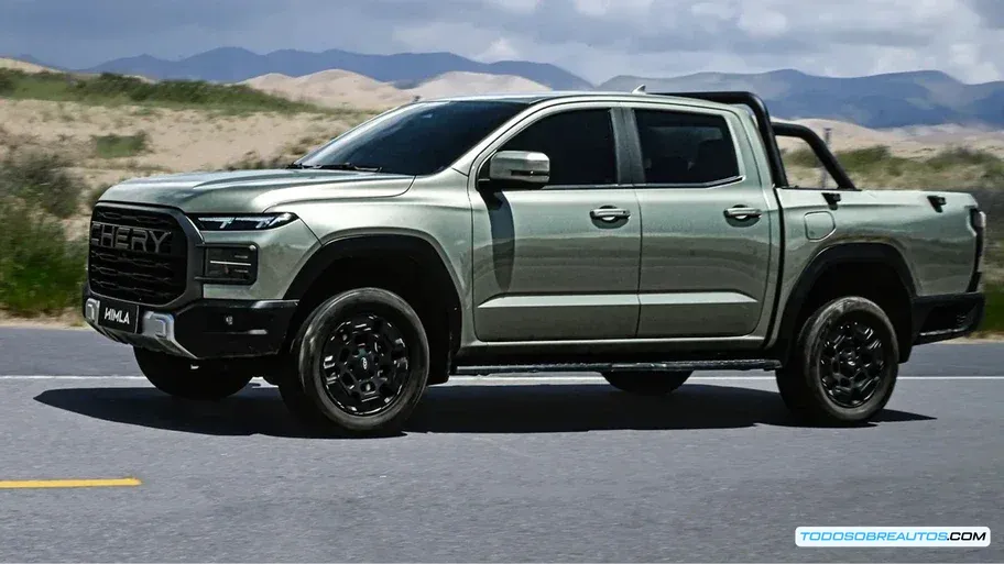 Fotografía de la pickup mediana Chirey Himla 2026 estacionada, destacando su robusta carrocería body on frame y dimensiones comparables a la Toyota Hilux.
