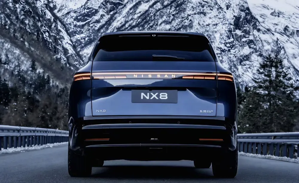 Vehículo Nissan NX8 frontal