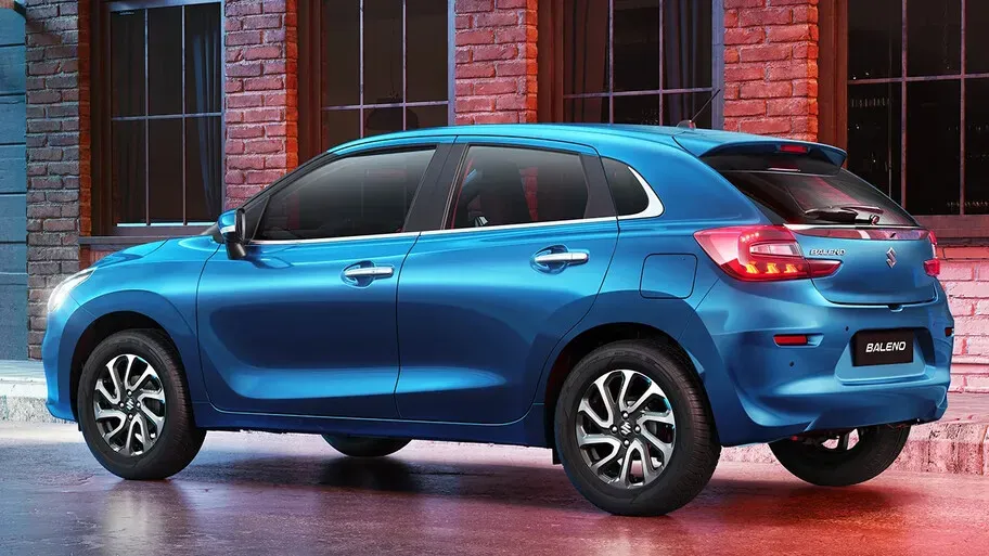 Suzuki Baleno estacionado