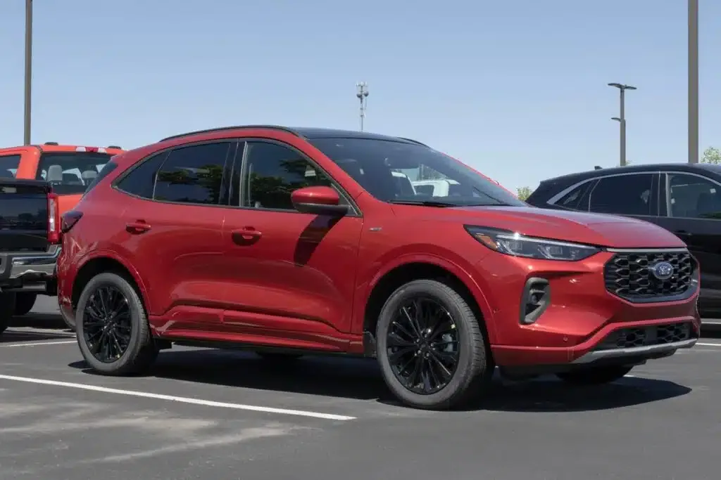 recall Ford Escape Lincoln Corsair cinturones traseros 2025