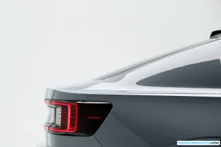Polestar 2 vs Tesla Model Y: ¿Es la Bajada de Precio de 2025 el Momento para el SUV Eléctrico Premium?