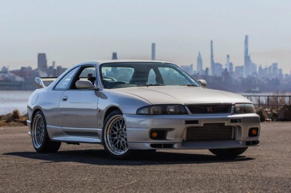 Nissan Skyline GTR R33: Análisis Técnico del Mito Japonés y su Legado Inmortal
