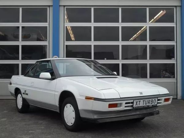 ¡El Subaru XT de 1985! ¿Un auto con un interior de avión?