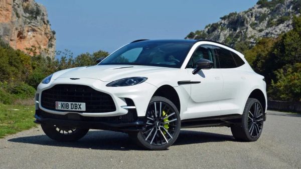 Análisis del Aston Martin DBX 707 2025: Especificaciones, Precio y Rendimiento del SUV más Potente