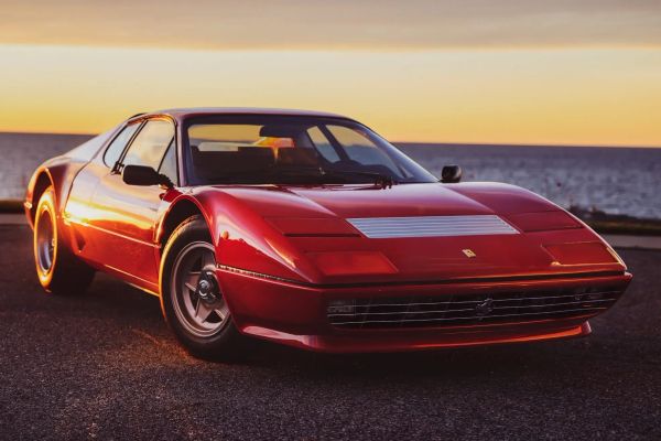¡El Ferrari Boxer: Un Mito Sobre Ruedas! 🏎️
