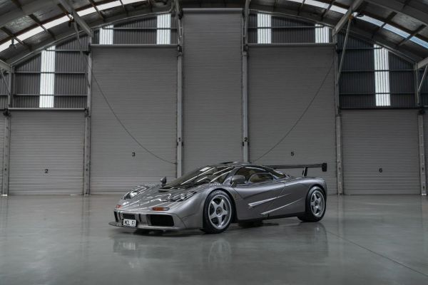 McLaren F1: La Leyenda, sus Mitos y el Secreto de las Luces de Autobús