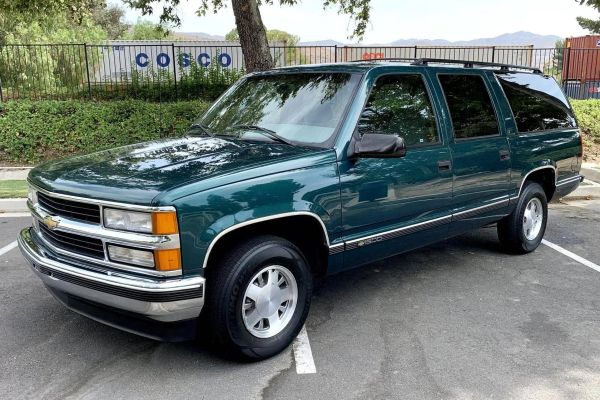 Chevrolet Suburban 1996: Análisis Técnico del SUV Familiar que Dominó los 90