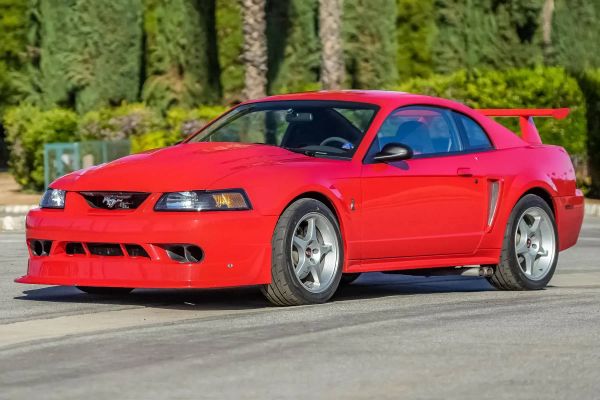 Ford Mustang SVT Cobra 2004 'Terminator': Análisis Técnico del Muscle Car Legendario