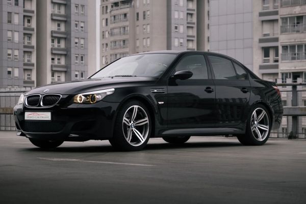 BMW M5 E60: Análisis Profundo del Sedán con Motor V10, su Legado y Realidades en 2025