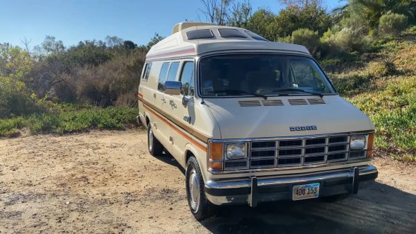 ¡Viaje al Pasado! 🚗 🚐  Conociendo la Dodge B250 Roadtrek de 1987