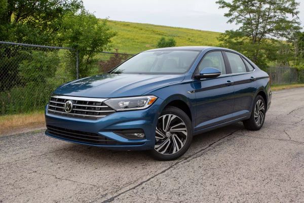 Volkswagen Jetta SEL Premium 2020: ¿Un Sedán Olvidado? 🤔
