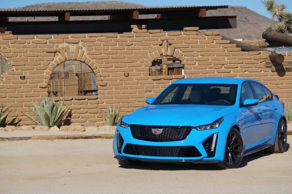 Cadillac CT5-V Blackwing: Análisis Profundo del Último Sedán V8 con Cambio Manual