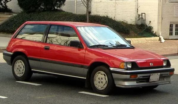 ¡Un Viaje al Pasado! Honda Civic 1986: La Coche Simple y Sin Lujos