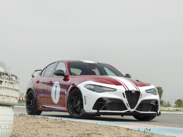 Alfa Romeo Giulia GTAm: Análisis Técnico y Comparativa Completa vs. GTA y Quadrifoglio