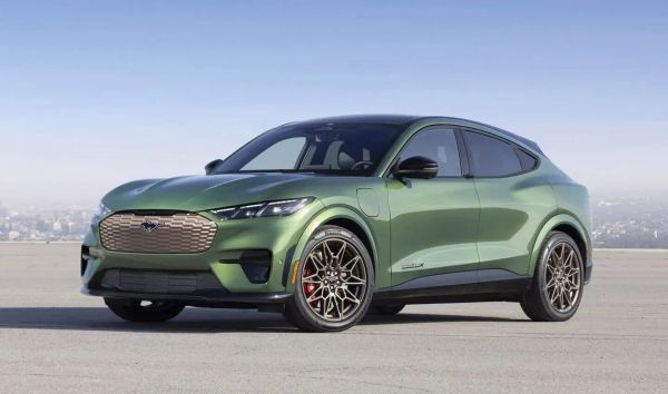 Análisis a Fondo del Ford Mustang Mach-E 2025: Especificaciones, Mercado Mexicano y Competencia