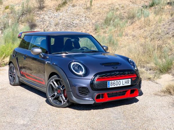 Mini John Cooper Works GP: Análisis Técnico del Sedán Deportivo Más Exclusivo de la Marca Británica