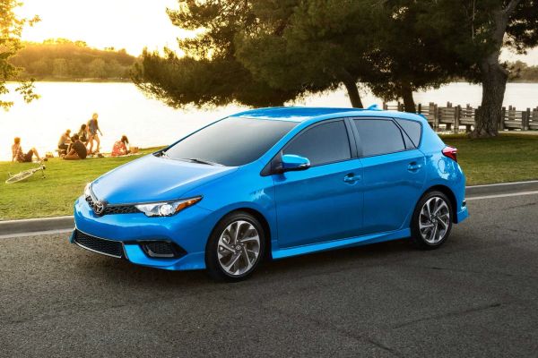 Análisis del Toyota Corolla iM: Interior, Exterior y Experiencia de Conducción 🚗💨