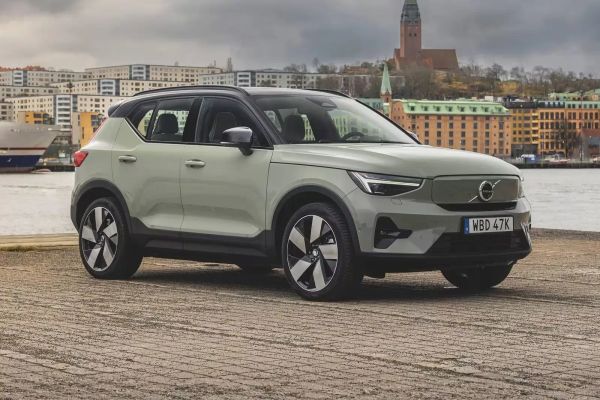 Volvo XC40 Recharge 2024: ¿El SUV Híbrido que te Hará Olvidar la Gasolina? ⚡️