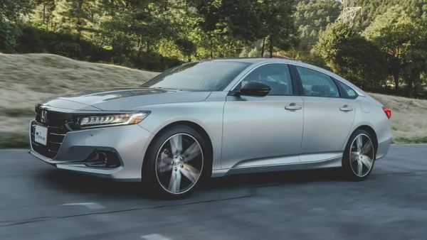 Honda Accord Touring 2021: Análisis Técnico y de Posicionamiento en el Mercado Actual de Sedanes