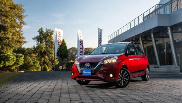 Nissan March 2021: ¡Un auto urbano que se reinventa! 🚗💨