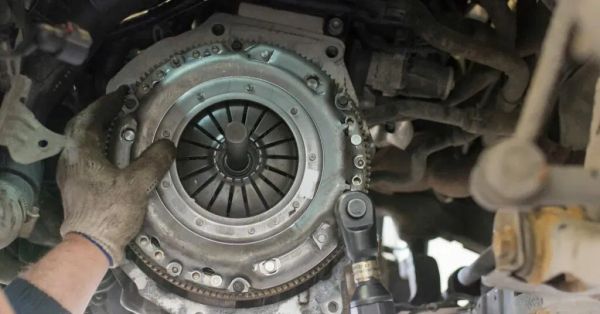 🚗🔥 Reemplazar Embrague: Guía Completa para Extender la Vida de tu Transmisión
