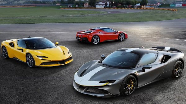 Ferrari Puro Sangue vs 812 GTS vs 296 GTB vs SF90: ¡La Batalla de los Caballos de Marcas! 🐎💨