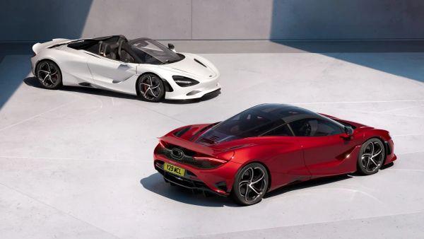 Lamborghini Revuelto vs McLaren 750S: ¡Drag Race Épica!