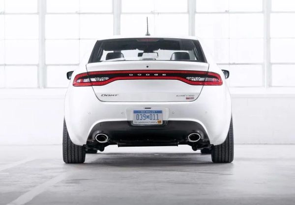 Regreso del Dodge Dart: ¿Un Sedán Americano con ADN Peugeot 408? Rumores y Posibles Características