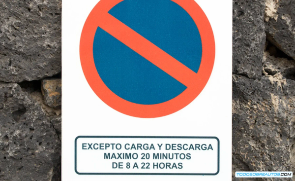 ¿Puedo Aparcar en Carga y Descarga los Sábados? Guía Definitiva 2024 sobre Normativa y Multas