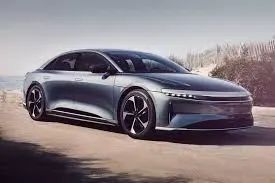 Lucid Motors: Ex CEO Rawlinson Deja Deuda Millonaria Pero Conserva Asesoría y Beneficios Exorbitantes