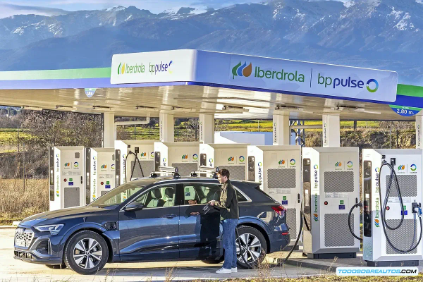 Iberdrola y BP Pulse Lideran la Recarga Ultrarrápida en España y Portugal: Expansión de la Red y Beneficios para Vehículos Eléctricos