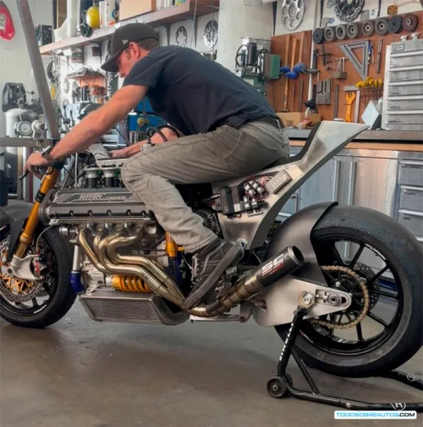 HF355: La Moto con Motor Ferrari F355 que Revoluciona el Mundo Custom - Análisis y Detalles