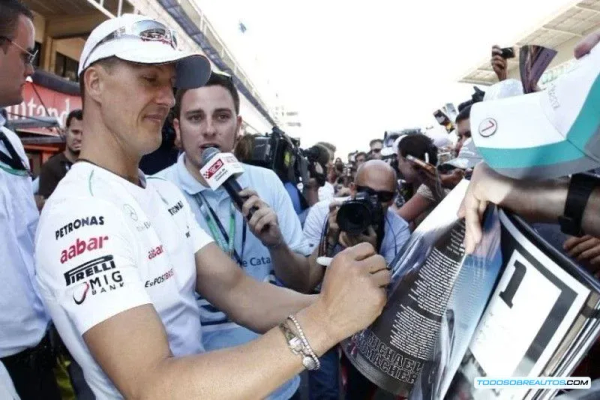 Michael Schumacher: Su Firma por una Causa Noble en la F1 de Bahréin - Subasta Benéfica