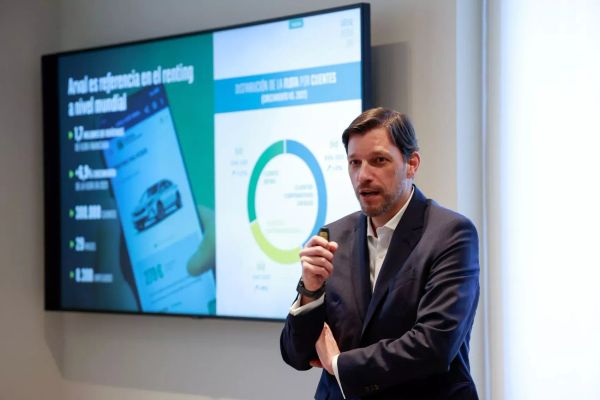 Arval España Acelera en 2024: Análisis de su Crecimiento del 4.6% y Flota de 230,000 Vehículos