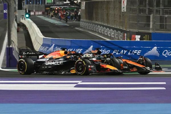 Verstappen Explica su Penalización en el GP de Arabia Saudí 2025: ¿Qué Sucedió y Cuál es su Opinión?