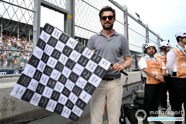 La Doble Bandera a Cuadros en F1: ¿Marketing o Símbolo para el Fan?