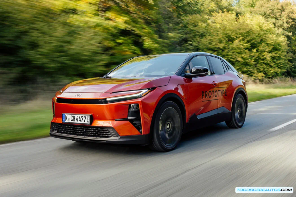 Toyota C-HR+ Eléctrico 2025: Análisis Técnico Completo del SUV Compacto que Acelera la Transición de Toyota