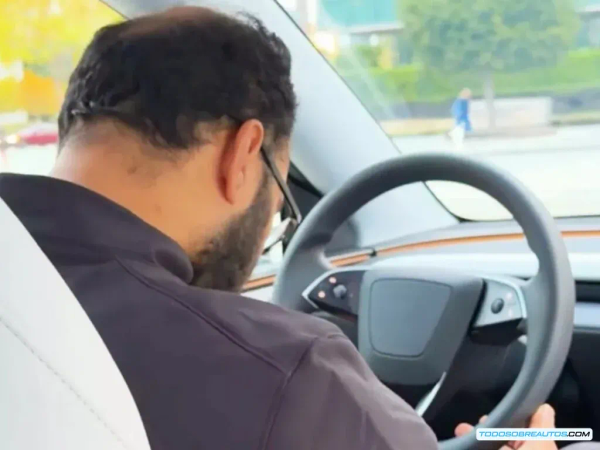 Robotaxis de Tesla: El incidente del conductor dormido y los desafíos de la autonomía