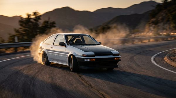 El Legado del Toyota Corolla AE86: ¿Cómo un auto pequeño se convirtió en un ícono?