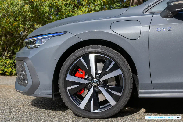 Híbridos enchufables después de 2035: qué modelos podrán venderse y cómo afecta al comprador