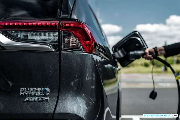 Cambio en la prohibición de motores combustión 2035: qué significa para fabricantes y compradores