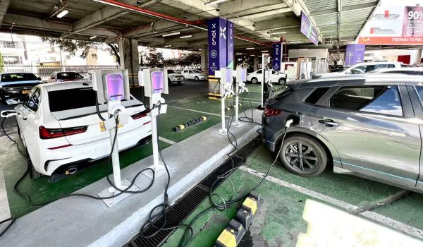 5 Riesgos Reales de Importar un Auto Eléctrico Sin Garantía en Colombia