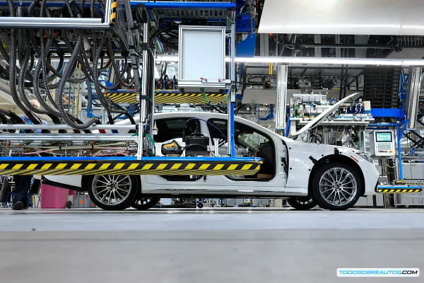 Coches de combustión en 2035: qué modelos sobrevivirán y a qué precio en Europa