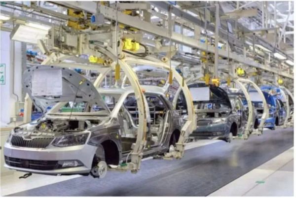 Análisis del Mercado Europeo Octubre 2025: Eléctricos Impulsan un Crecimiento del 4.8% y Redefinen la Competencia