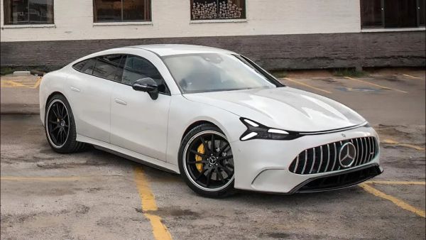 Mercedes-AMG GT 4 puertas 2026: Análisis Técnico del Prototipo Eléctrico con Brad Pitt y George Russell