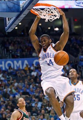 Milwaukee bucks Thunder in franchise opener
