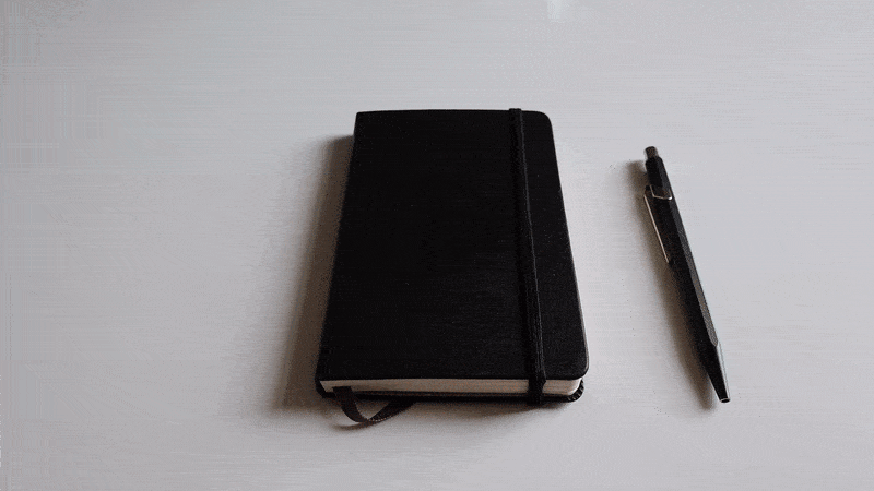 Astuce pour fixer un stylo sur le calepin moleskine