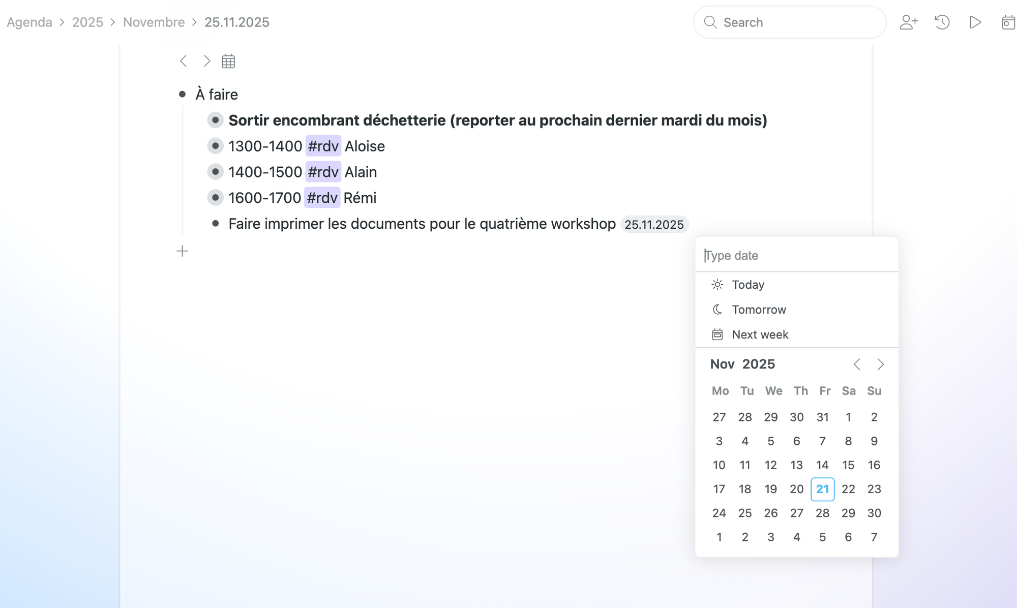 Capture d'écran de Workflowy montrant l'ajout facile des dates